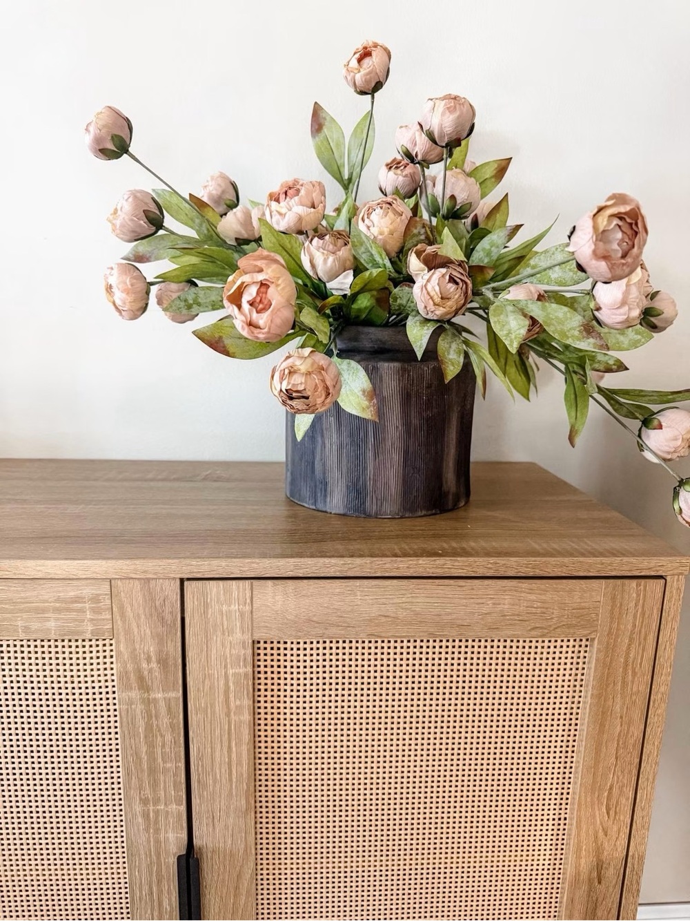 5 : Tan Peony Stem by Ashland
5 stems only / Color : tan